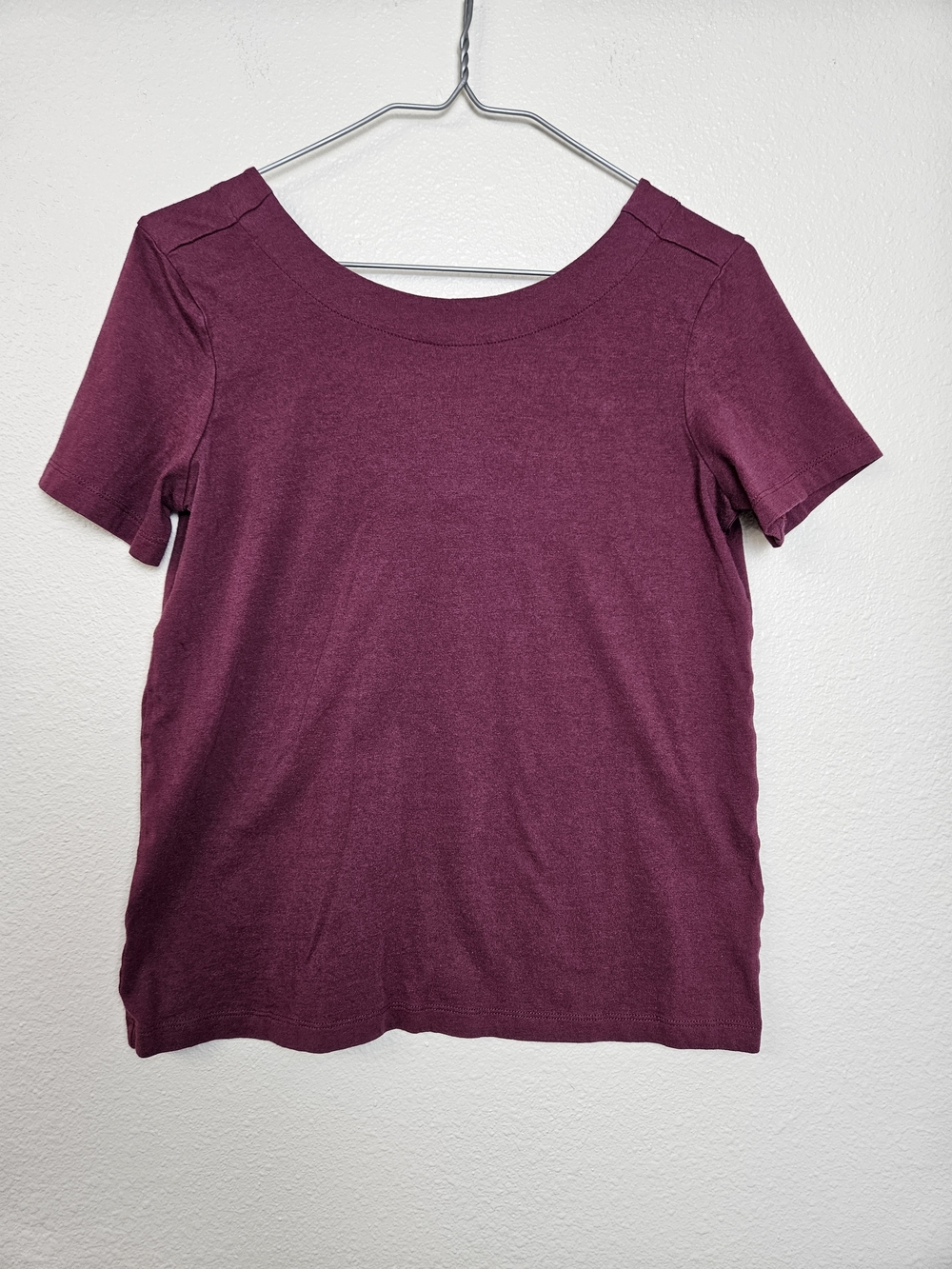 Banana Republic Short-Sleeve Scoop Neck Top in Plum